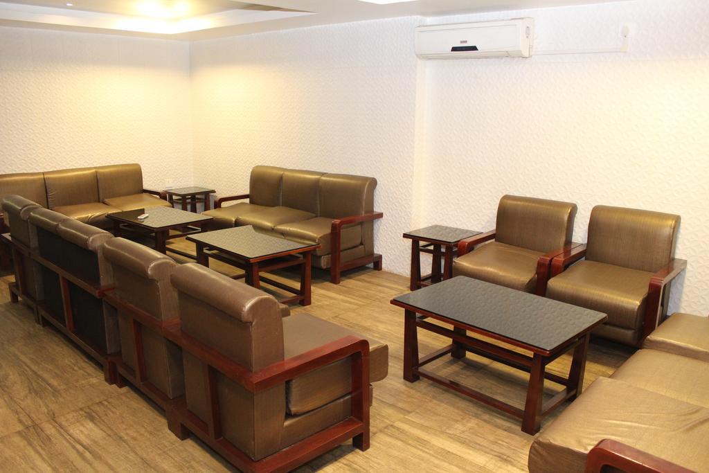 Hotel Bengal International Силигури Екстериор снимка