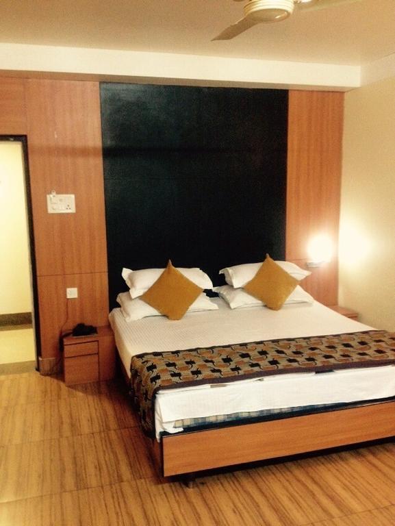 Hotel Bengal International Силигури Стая снимка