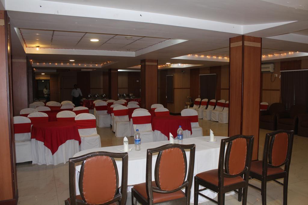 Hotel Bengal International Силигури Екстериор снимка