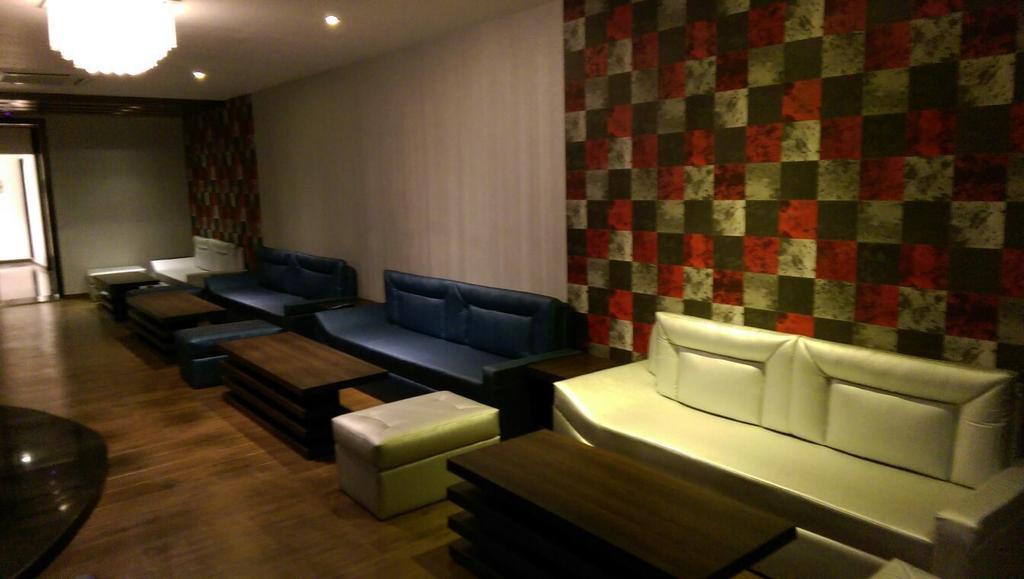 Hotel Bengal International Силигури Екстериор снимка