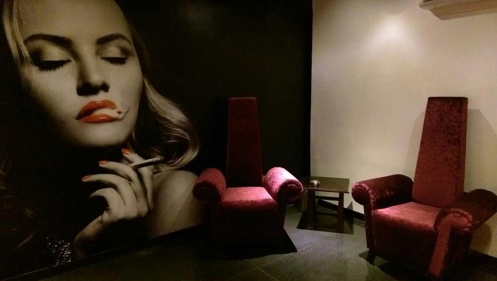 Hotel Bengal International Силигури Екстериор снимка