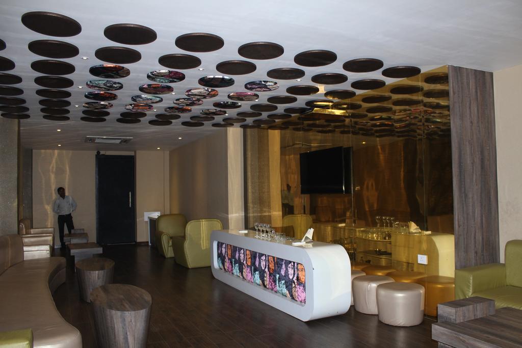 Hotel Bengal International Силигури Екстериор снимка