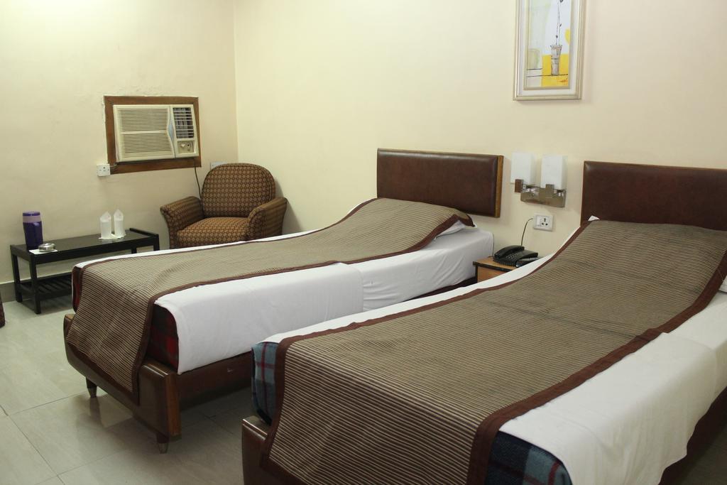 Hotel Bengal International Силигури Стая снимка