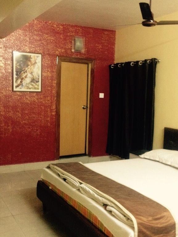 Hotel Bengal International Силигури Стая снимка